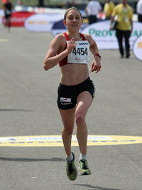 Lea Buscher gewinnt beim Wings for Life Run Deutschland